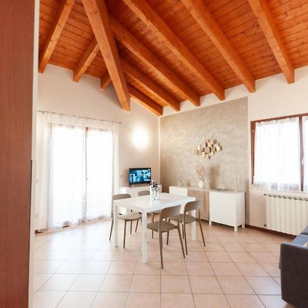Dora'S Apartment Desenzano del Garda Esterno foto