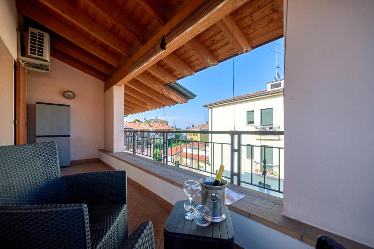 Dora'S Apartment Desenzano del Garda Esterno foto